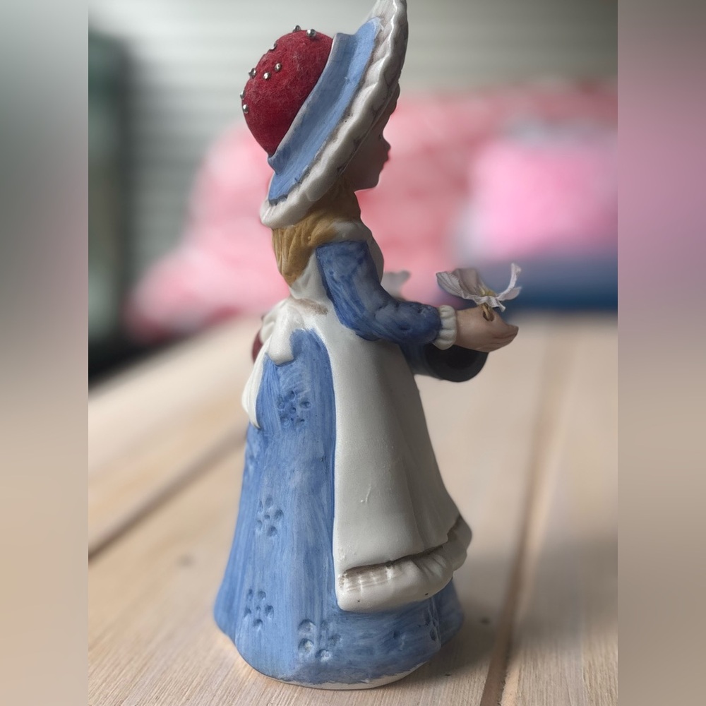 VINTAGE Blue & White Porcelain Seamstress Figurine • Thread & Pins Craft Lady - Picture 9 of 15